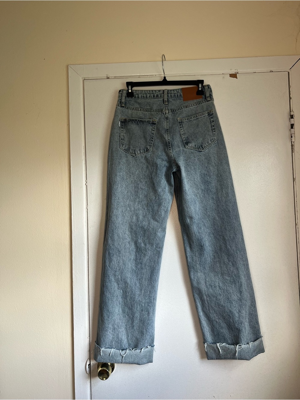 Princess Polly Florida Keys Cuffed
Straight Leg Jeans Light Wash - Size 4